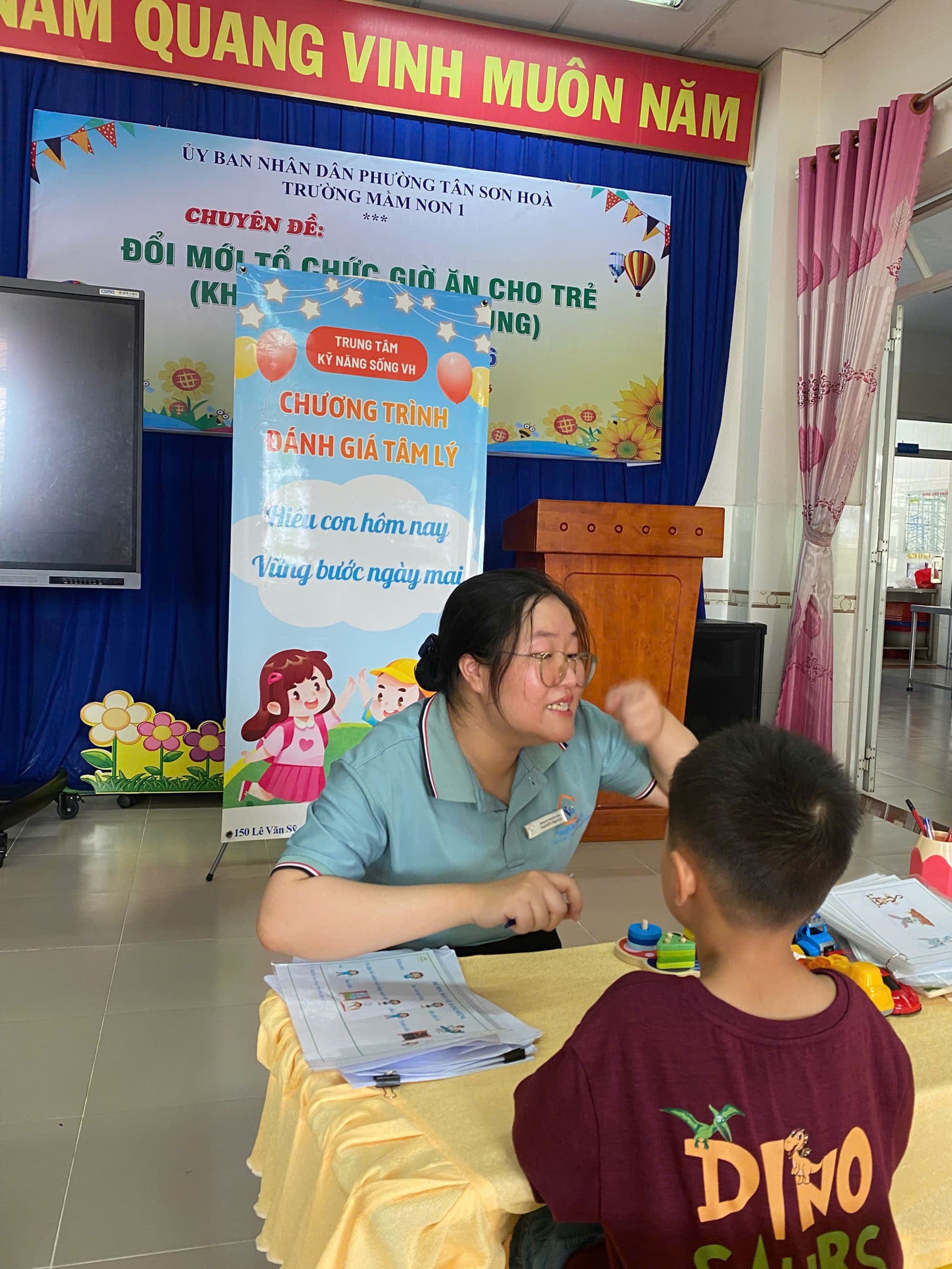 Hoạt động sàng lọc và tư vấn cùng giáo viên